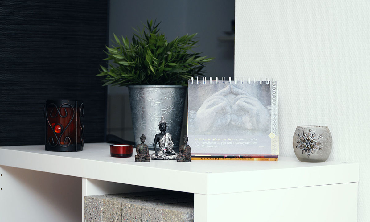 Dekoration mit Buddha-Figuren